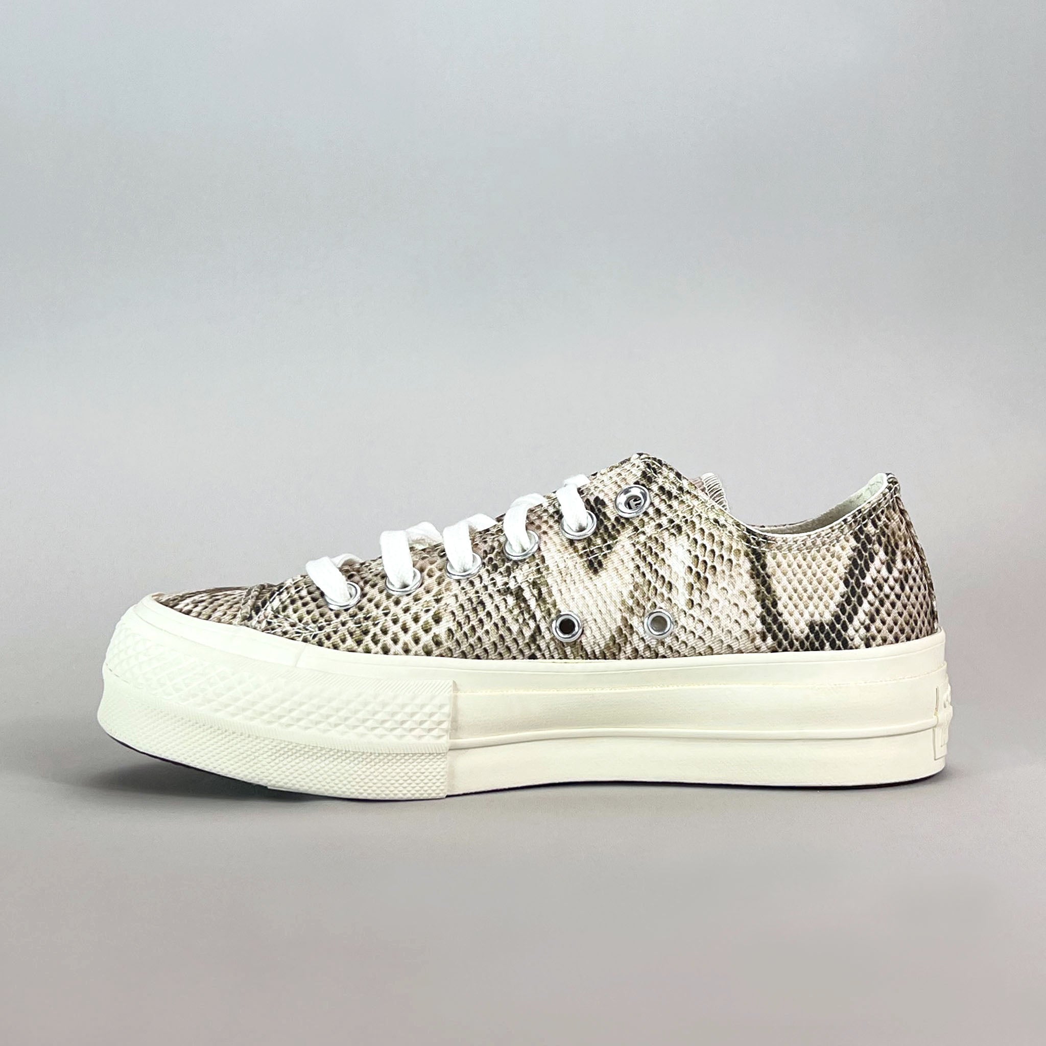 Chuck taylor all star wild lift store low top